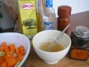 Maak een â€˜dressingâ€™ van limoensap, zout, cayennepeper, zoetstof en olie
