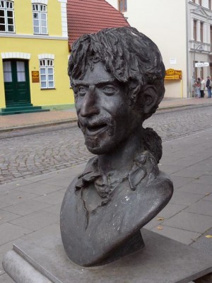 180 statue of Frank Zappa