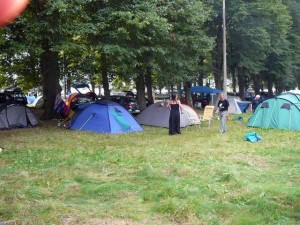 505 leaving - hidihi and Auke start breaking up their tent
