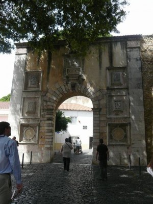 027 toegangspoort naar het Castelo de São Jorge