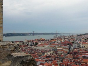 046 uitzicht op Baixa en de Tejo met de Ponte 25 de Abril
