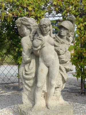 276 Slot Troja - beelden in de tuin