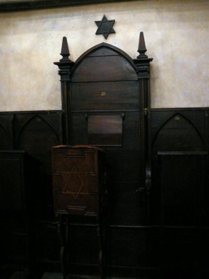 342 Joodse Wijk - Oud-Nieuwsynagoge - Stoel van Rabbi Löw