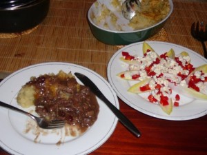 Sinterklaaseten? Hachee met cranberry's, aardappelpuree en salade van witlof, rode paprika en blauwe aderkaas
