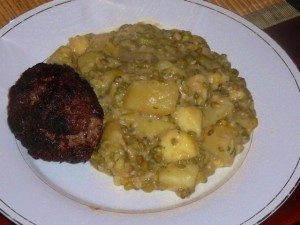 Linzenschotel met aardappel, kappers en appel - Lentil dish with potatoe, apple, and kappers