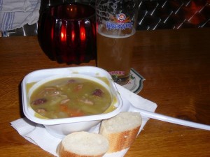 bazbo's dinner - Anja's pea soup!