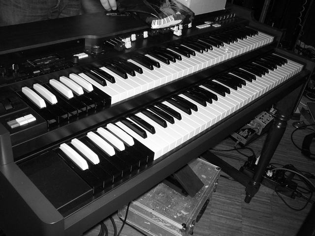 Sven Figee's Hammond organ (Ikea Billy model)