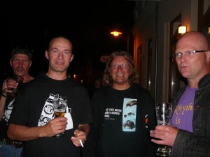 033 Petter Jaan Willie and friend at Gunnars Bar