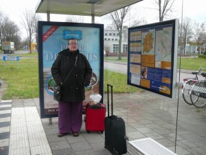 001 101123 Tuesday - waiting for the bus in Apeldoorn