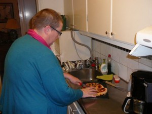 189 preparing dinner in au3s appartment
