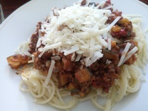150730 011 pasta met saus van rundvlees tomaten paprika en courgette