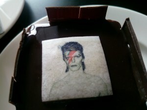 03 David Bowie Museumtaartje
