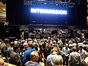 21 intermission - Steve Howe (with Andre) technical problems