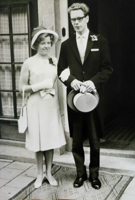 Tante Ans en Onze Vader tijdens de bruiloft van tante Anneke en oom Nico in 1963 (slechte foto van een foto)