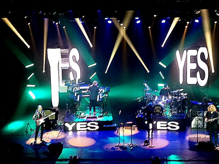 098-Yes-en-Trevor-Horn-700x525.jpg
